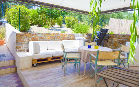 Villa Emanuele - Costarainera: Propriété, Design Intérieur, Pièce, Meubles, Maison, Immobilier, Bâtiment, Table, Domicile, Salon