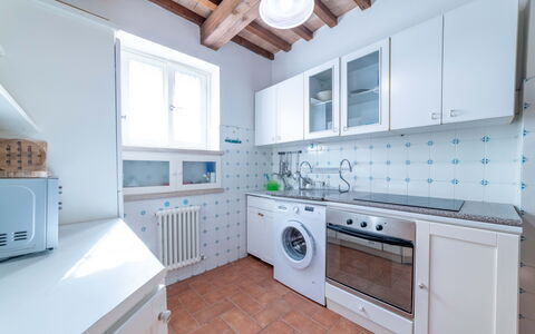Ca Maggetti: Cabinetry, Comptoir, Propriété, Blanc, Cuisinière, Cuisine, Appareil De Cuisine, Éclairage, Design Intérieur, Le Fourneau