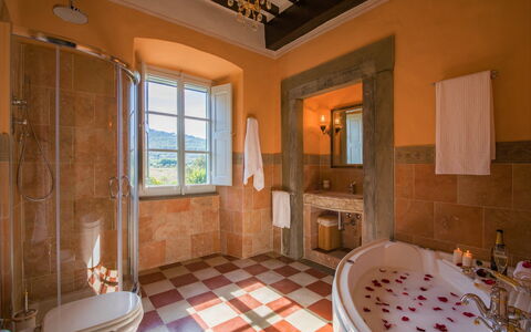 Villa Ivana - Cortona: Pièce, Propriété, Bâtiment, Salle De Bains, Design Intérieur, Plafond, Sol, Maison, Immobilier, Biens