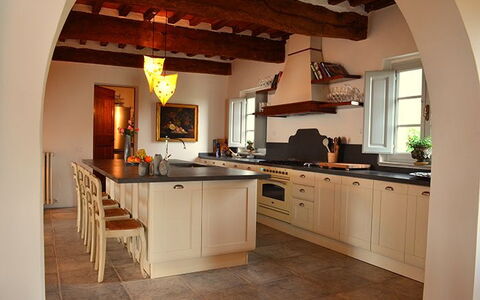 Luna Di Cortona: Propriété, Comptoir, Pièce, Cuisine, Meubles, Bâtiment, Maison, Cabinetry, Design Intérieur, Sol