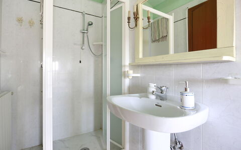 Borgo Antico Marina: Salle De Bains, Pièce, Propriété, Robinet, Design Intérieur, Tuile, Mur, Maison, Luminaire Plomberie, Sol