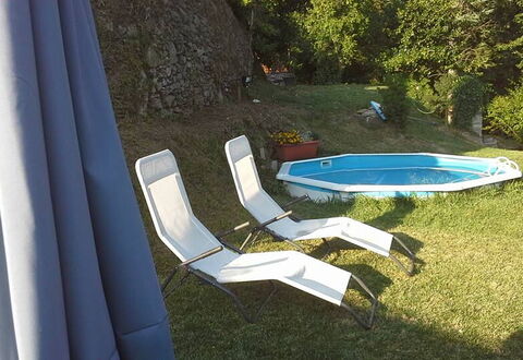 Emilia: Plante, L'Eau, Mobilier De Jardin, Ombre, Piscine, Herbe, Loisir, Arbre, Rectangle, Paysage