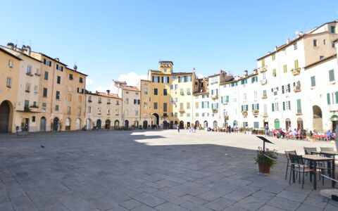 San Michele: Centre De La Ville, Ville, Ville, Espace Public, Place, Établissements Humains, Bâtiment, Quartier, Usage Mixte, Ciel
