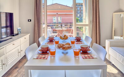 Stella 1 - 008027-Lt-0168: Pièce, Orange, Meubles, Propriété, Design Intérieur, Table, Cuisine, Jaune, Domicile, Salle À Manger
