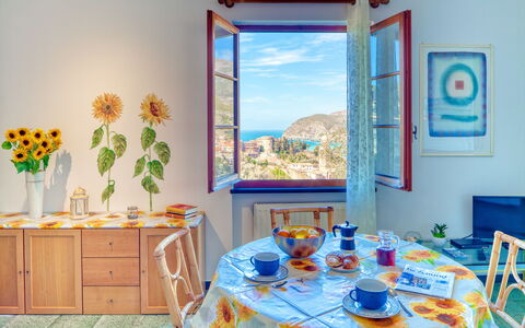 Olivi Del Mesco - Levanto: Pièce, Bleu, Propriété, Turquoise, Design Intérieur, Table, Jaune, Bleu Azur, Salle À Manger, Meubles