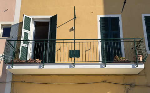 Il Balcone Sul Prino - Imperia: Mur, Balustrade, Balcon, Composite, Le Fer, Métal, Balustre, Verre, Peindre