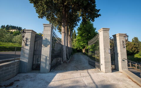 Il Marchese Di Ronta: Mur, Architecture, Arbre, Ciel, Bâtiment, Vacances, Lumière Du Soleil, Site Historique, Maison, Ombre