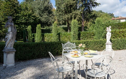 Il Marchese Di Ronta: Propriété, Jardin, Arbre, Botanique, Biens, Cour, Maison, Table, Immobilier, Herbe