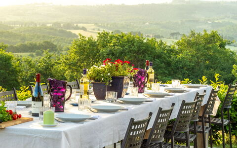 Borgo Gerlino: Nappe De Table, Table, Fleur, Repas, Paysage, Floristique, Un Événement, Réception De Mariage, Station De Montagne, Plante