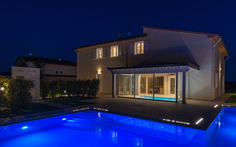 Villa Le Terme: Maison, Propriété, Domicile, Piscine, Architecture, Éclairage, Bâtiment, Immobilier, Villa, Biens