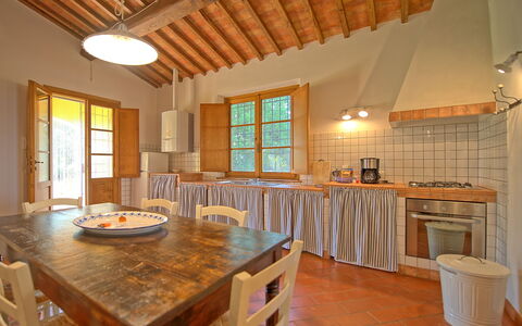 Casa Legoli: Propriété, Pièce, Bâtiment, Meubles, Comptoir, Parquet, Plafond, Design Intérieur, Sol, Cuisine