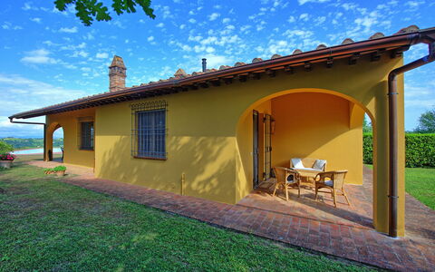 Casa Legoli: Propriété, Maison, Domicile, Bâtiment, Immobilier, Jaune, Biens, Ciel, Façade, Ferme