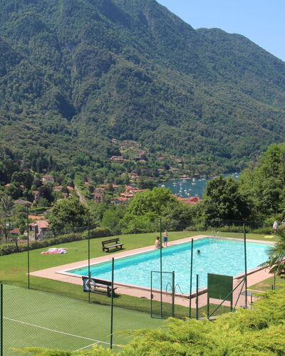 La Rocca: Propriété, L'Eau, Montagne, Plante, Ciel, La Nature, Arbre, Piscine, Lot Terre, Clôture