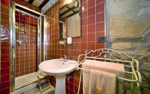 Al Mennucci: Salle De Bains, Propriété, Pièce, Tuile, Bâtiment, Mur, Immobilier, Design Intérieur, Maison, Luminaire Plomberie