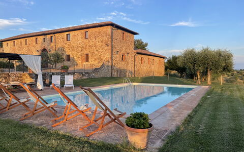 La Corte Di Campalli: Nuage, Ciel, Plante, L'Eau, Propriété, Bâtiment, Paysage Naturel, Lot Terre, Fenêtre, Piscine