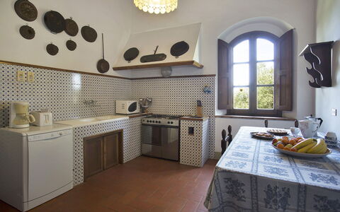 Malmantile: Propriété, Pièce, Tuile, Sol, Design Intérieur, Meubles, Bâtiment, Cuisine, Maison, Cabinetry