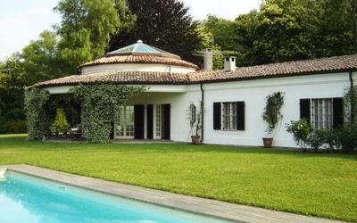 Villa Adriana: Maison, Propriété, Domicile, Bâtiment, Immobilier, Villa, Architecture, Biens, Piscine, Toit