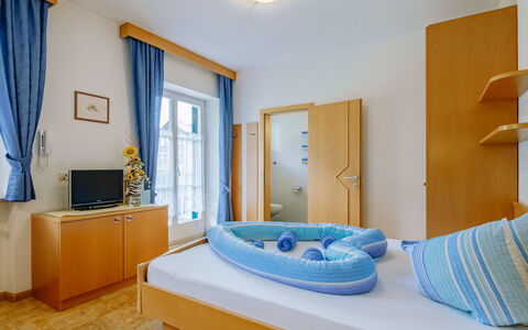 Andriano 602: Design Intérieur, Sol, Sol, Meubles, Appartement, Pièce, Chambre, Plafond, Lit, Rideau
