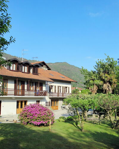Ciliegio: Propriété, Maison, Domicile, Zone Résidentielle, Bâtiment, Biens, Immobilier, Paysage Naturel, Architecture, Arbre