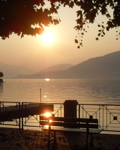 Montesole: L'Eau, Ciel, Atmosphère, Afterglow, Lumière, Montagne, Crépuscule, Le Coucher Du Soleil, Arbre, Lac