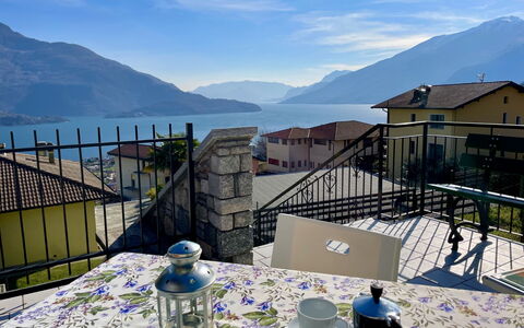 Sofia (Dma333): Ciel, Montagne, Jour, Propriété, Nuage, Vaisselle, Bleu, Bleu Azur, Table, Architecture