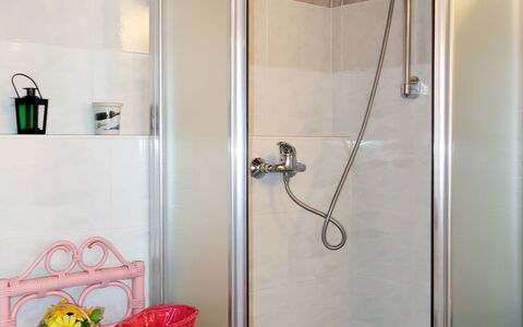 Sofia (Dma333): Tete De Douche, Luminaire Plomberie, Propriété, Porte De Douche, Bâtiment, Douche, Produit, Salle De Bains, Bar De Douche