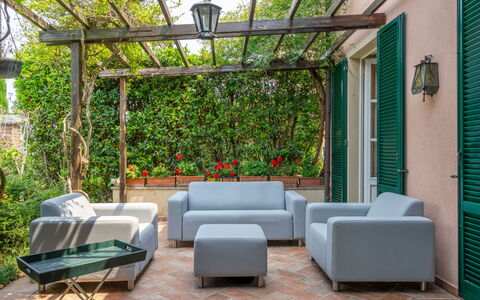 Ca' Del Vento: Plante, Meubles, Propriété, Vert, Bâtiment, Ombre, Mobilier De Jardin, Design Intérieur, Canapé, Confort