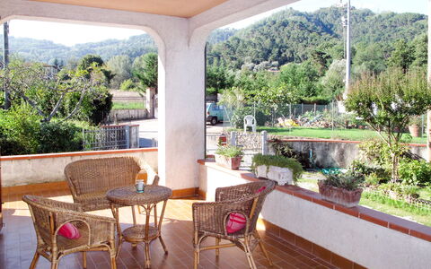 Emilia: Meubles, Table, Chaise, Pot De Fleur, Tableau De Plein Air, Table Cuisine Et Salle A Manger, Plante D'Appartement, Mobilier De Jardin, Hacienda, Porche