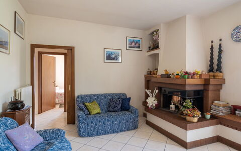 San Piero: Cadre, Propriété, Meubles, Plante, Bleu, Bois, Design Intérieur, Sol, Sol, Salon