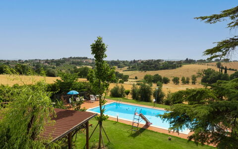 San Piero: L'Eau, Ciel, Plante, Piscine, Bleu Azur, Arbre, Botanique, Chaise, Paysage Naturel, Plan D'Eau