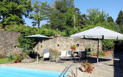 Acqui Terme 604: Propriété, Piscine, Maison, Bâtiment, Ombre, Arrière-Cour, Immobilier, Vacances, Cour, Patio