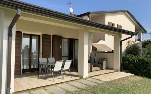 Moniga del Garda 653: Ciel, Propriété, Plante, Fenêtre, Bâtiment, Ombre, Maison, Lot Terre, Porte, Chalet