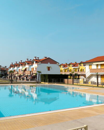 Rosolina Mare 651: L'Eau, Ciel, Piscine, Bleu Azur, Bâtiment, Loisir, Composite, Immobilier, Maison, Des Loisirs