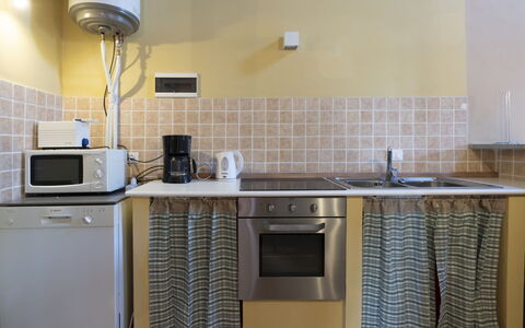 Tavole 603: Cabinetry, Propriété, Comptoir, Évier, Evier, Cuisinière, Robinet, Luminaire Plomberie, Cuisine, Éclairage