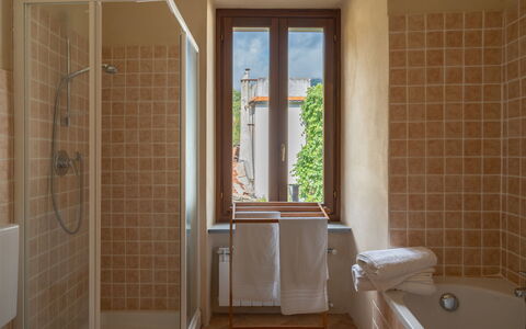 Tavole 603: Salle De Bains, Pièce, Propriété, Tuile, Sol, Porte, Architecture, Mur, Design Intérieur, Maison