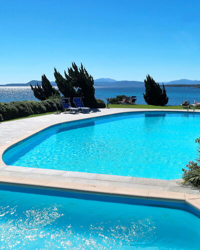 Golfo Aranci 606: L'Eau, Ciel, Plante, Propriété, Piscine, Bleu, La Nature, Bleu Azur, Bâtiment, Rectangle
