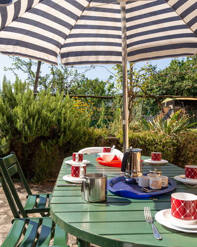 Carolina: Propriété, Patio, Parapluie, Tableau De Plein Air, Table, Ombre, Meubles, Bâtiment, Immobilier, Maison