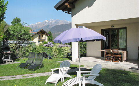 Lucrezia: Plante, Propriété, Ciel, Bâtiment, Meubles, Chaise, Parapluie, Ombre, Mobilier De Jardin, Herbe