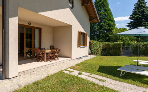 Lucrezia: Plante, Propriété, Bâtiment, Ombre, Arbre, Lot Terre, Design Intérieur, Ciel, Nuage, Herbe