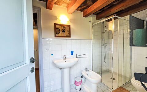 Casa Lienartova: Mur, Sol, Sol, Plafond, Luminaire Plomberie, Porte, Pièce, Plomberie, Salle De Bains, Robinet