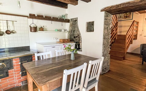Casa Lienartova: Meubles, Sol, Mur, Design Intérieur, Bois, Sol, Plafond, Chaise, Cuisine, Table Cuisine Et Salle A Manger