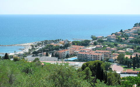 Cala Azzurra (Imp312): L'Eau, Ciel, Plante, Bleu Azur, Bâtiment, Arbre, Végétation, Cotiers Et Relief Océaniques, Design Urbain, Horizon