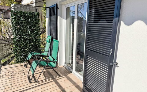 Bellavista: Porte, Balcon, Ombre, Porche, Mobilier De Jardin, Chaise, Accueil Porte, Plate-Forme, Couvre-Fenêtres, Plante D'Appartement