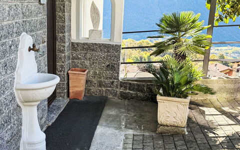Bellavista: Pot De Fleur, Plante D'Appartement, Tuile, Dalle, Balcon, Balustre