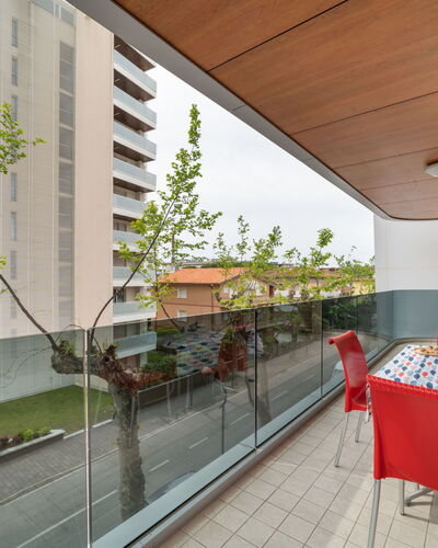 Residence Monica: Propriété, Table, Bâtiment, Plante, Fenêtre, Ombre, Arbre, Design Urbain, Chaise, Immobilier