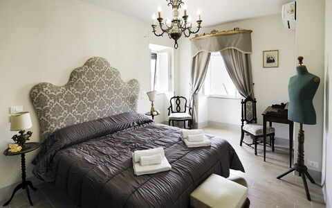 Casa Caterina: Chambre, Pièce, Meubles, Propriété, Lit, Design Intérieur, Cadre De Lit, Drap De Lit, Literie, Mur