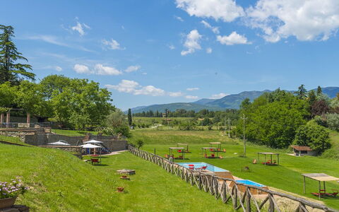 Alle Fornaci: Propriété, Ciel, Herbe, Arbre, Nuage, Montagnes, Montagne, Zone Rurale, Lot Terre, Station De Montagne