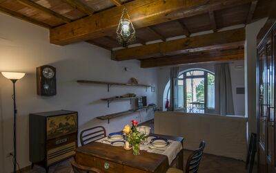 Zi Toni: Pièce, Plafond, Propriété, Faisceau, Bâtiment, Design Intérieur, Meubles, Maison, Sol, Salle À Manger