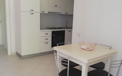 Bilocale 2: Propriété, Pièce, Meubles, Sol, Bâtiment, Design Intérieur, Maison, Cuisine, Table, Immobilier