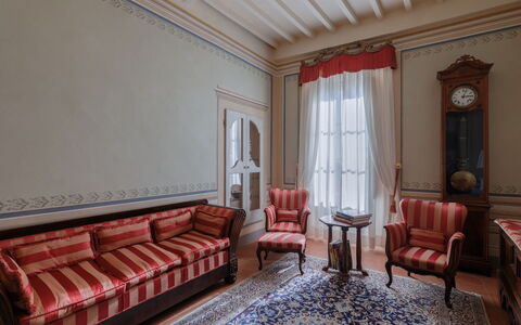 Appartamento Zefferini: Meubles, Bâtiment, Bois, Design Intérieur, Sol, Sol, Canapé, Chaise, L'Horloge, Cadre